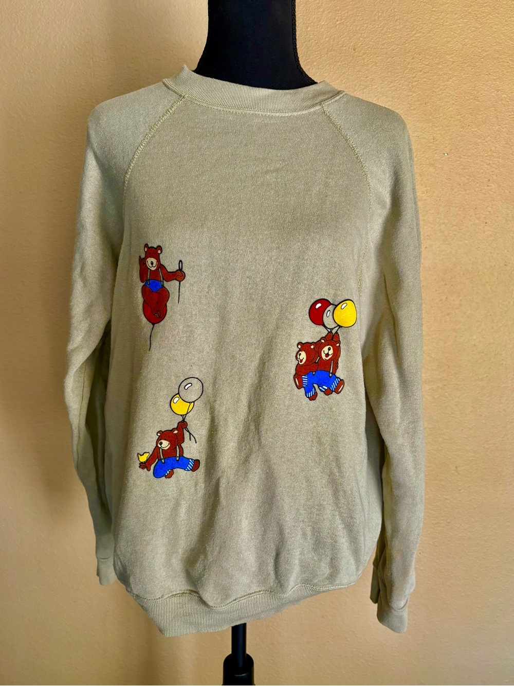 Vintage crewneck sweatshirt teddy bear balloon floating lg Fuzzy Bears
